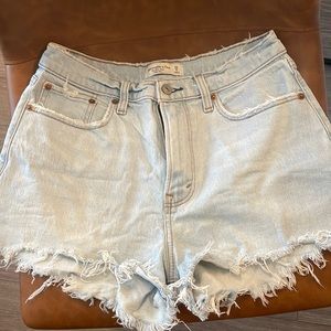 Abercrombie curve love mom shorts